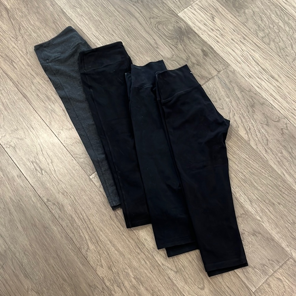 4 - BUNDLE - capri workout leggings GAP + OLD NAVY